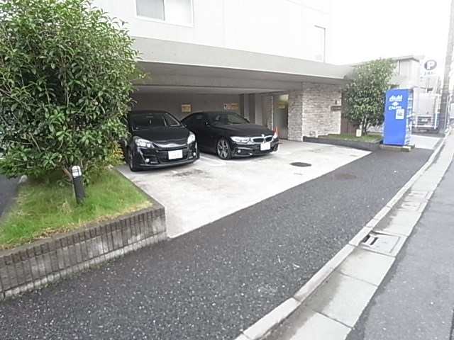 ライジングプレイス西新井 駐車場