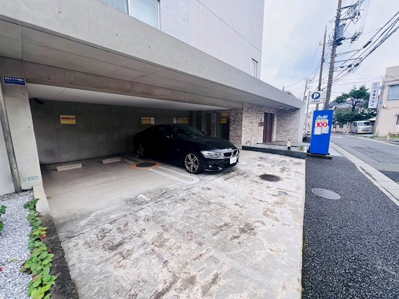 ライジングプレイス西新井 駐車場