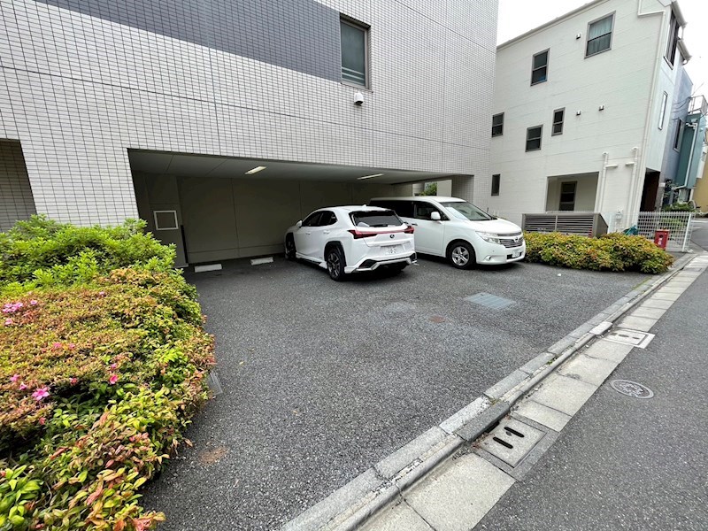 アヴァンタージュ 駐車場