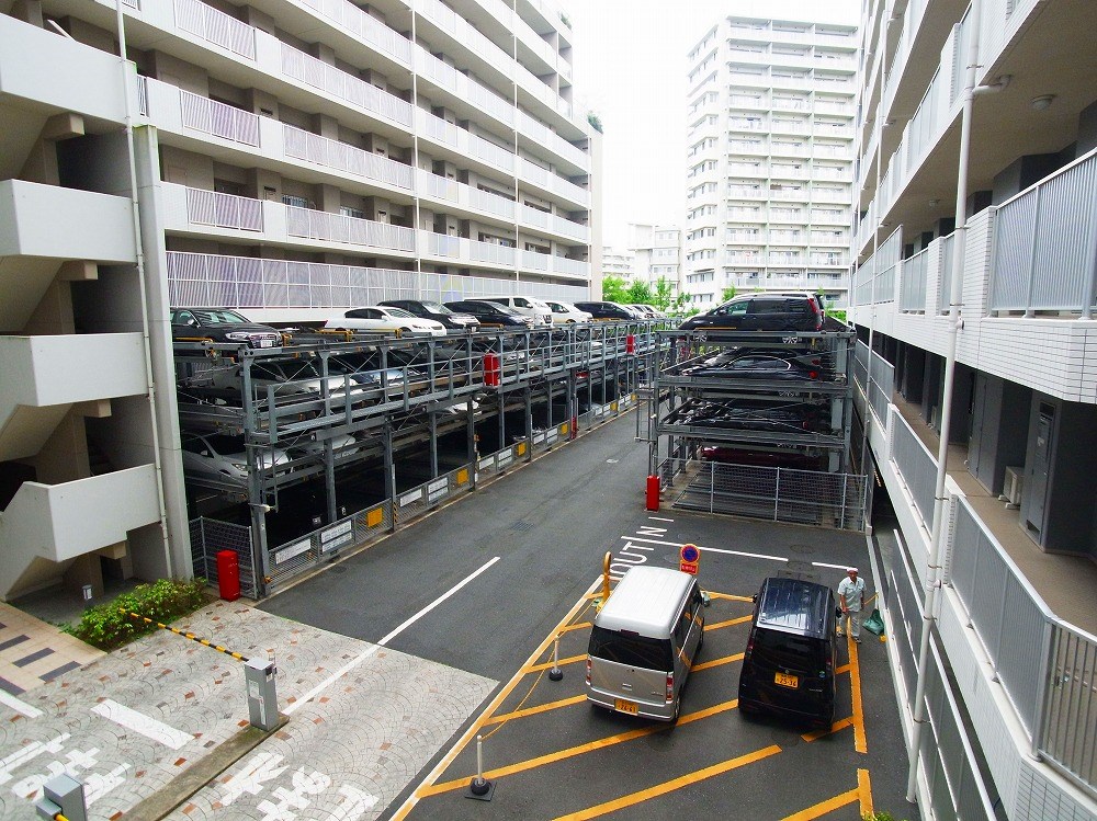 ロイヤルパークスリバーサイド 駐車場