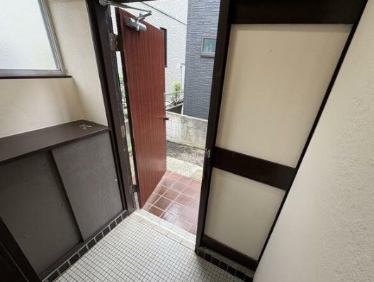 松戸市栄町西3丁目邸宅 玄関