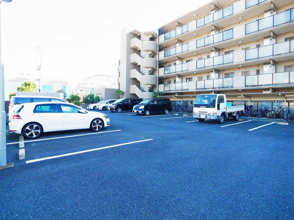 メトロステージ一ツ家 駐車場