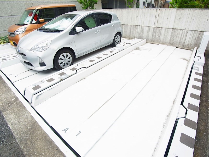 ＬＡＮＡＩ　Ｊ　ＧＲＡＮＤＥ 駐車場