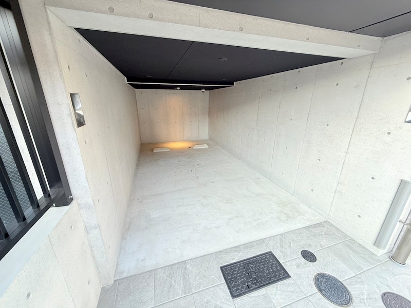 REGOLITH KITAAYASE 駐車場