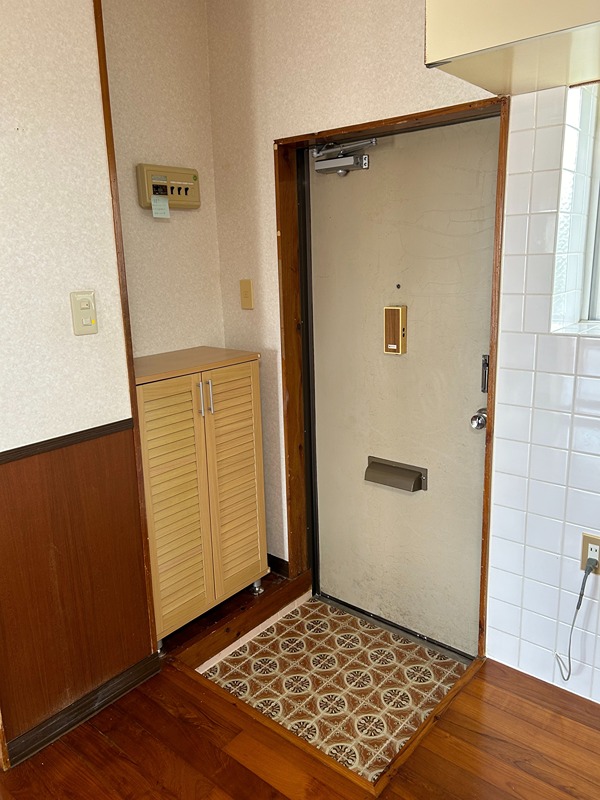 忠マンション 玄関