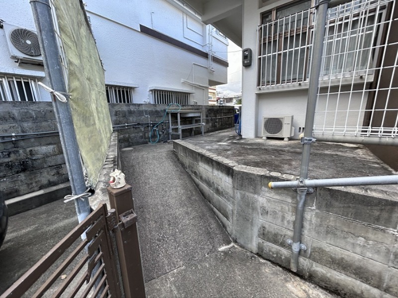上原貸家・貸店舗 玄関