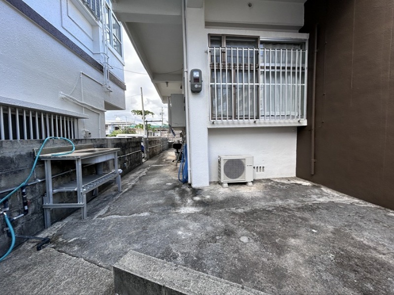 上原貸家・貸店舗 玄関