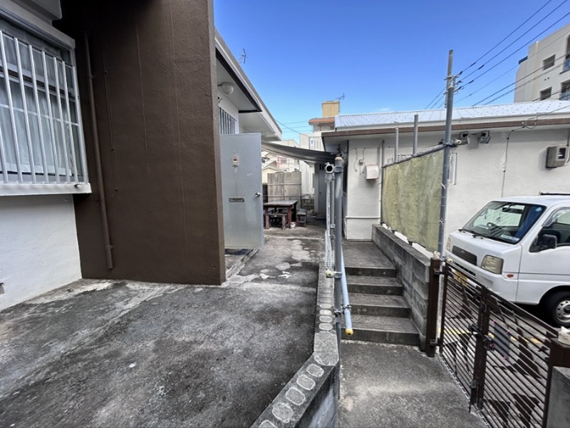 上原貸家・貸店舗 玄関