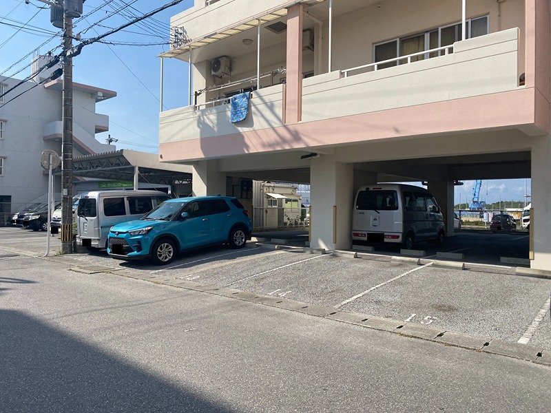 ロイヤルイン 駐車場