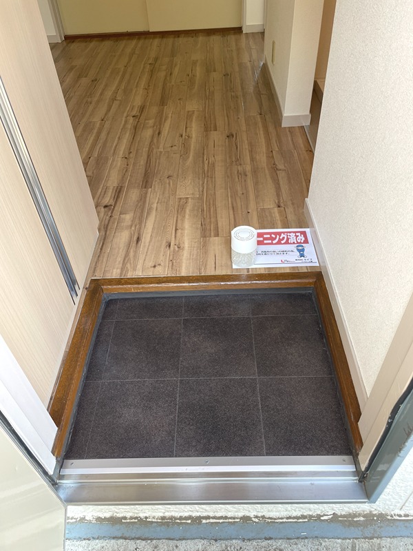 エステートピア足立B棟 玄関