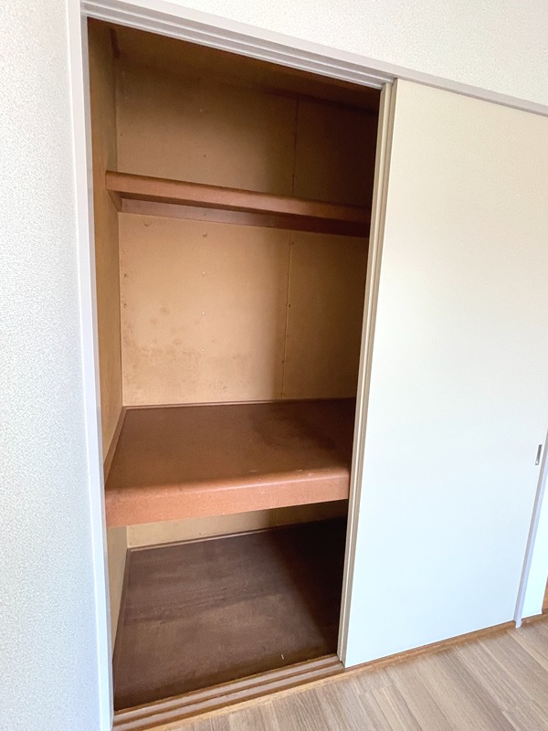エステートピア足立B棟 収納