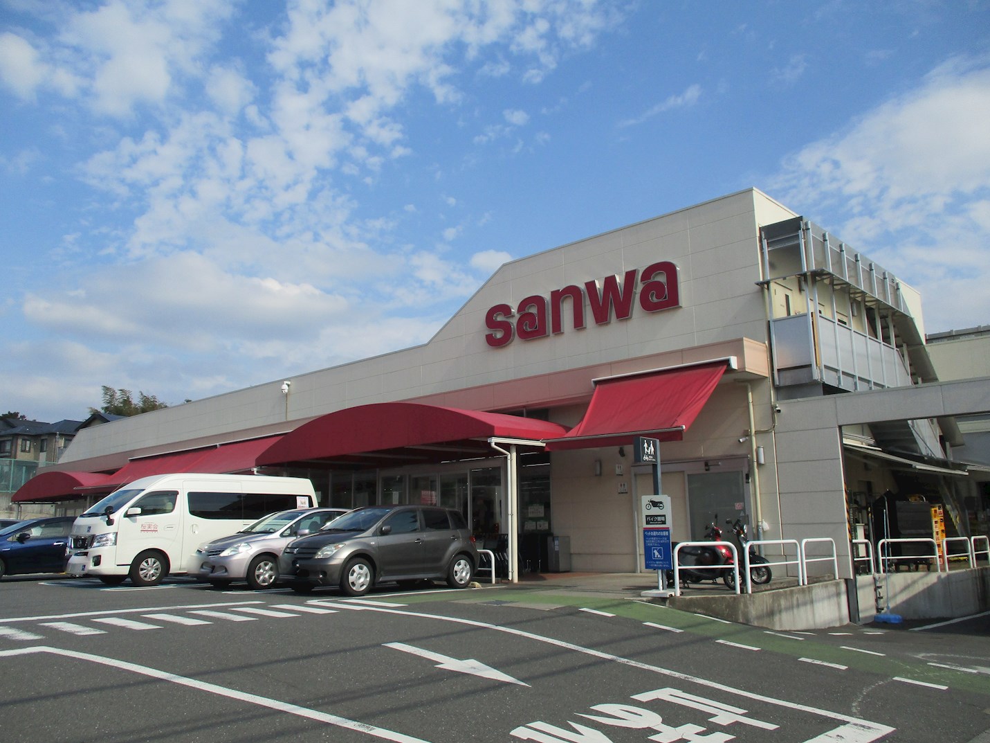 エステートピア足立B棟 スーパー