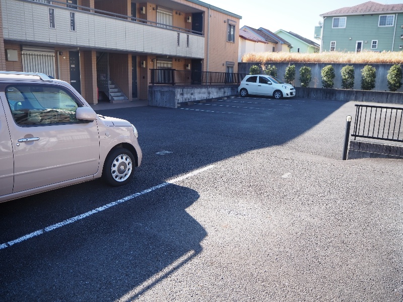 メゾンメルヴェイユ鶴川台 駐車場