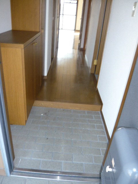 ソレイユ神足 玄関