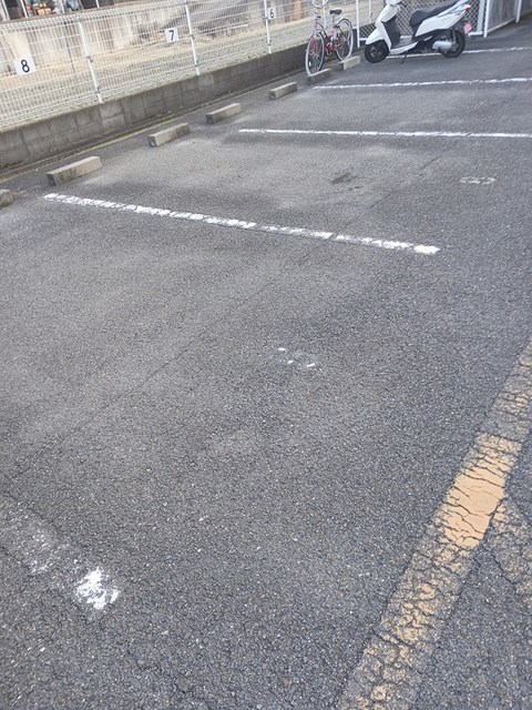シャトー志水 駐車場