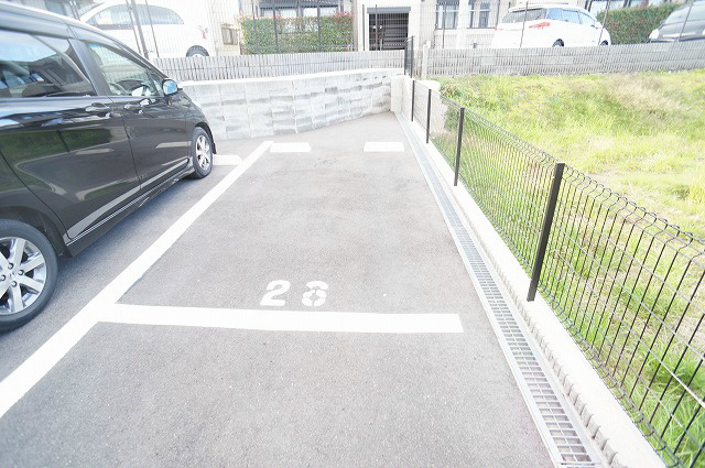 ウィンディアコリーヌ　G棟 駐車場