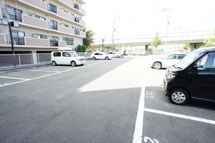 アーバンハウス鴨川 駐車場