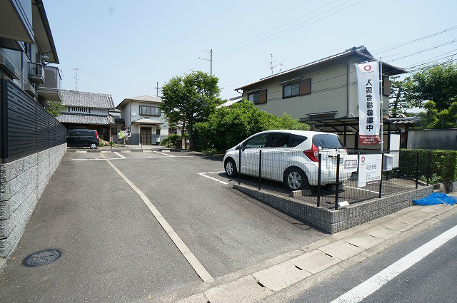 アドラブール岩井 駐車場