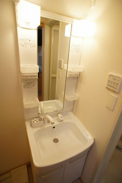 ノイブルーメ桂川 洗面所