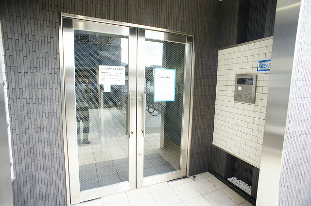 ノイブルーメ桂川 エントランス