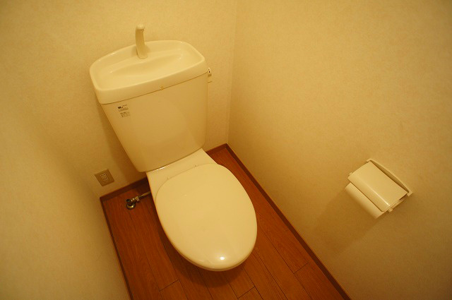ウィンディアコリーヌ　E棟  トイレ
