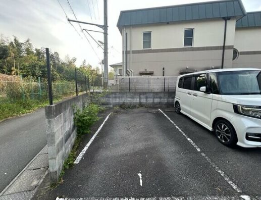 パレヴェール 駐車場