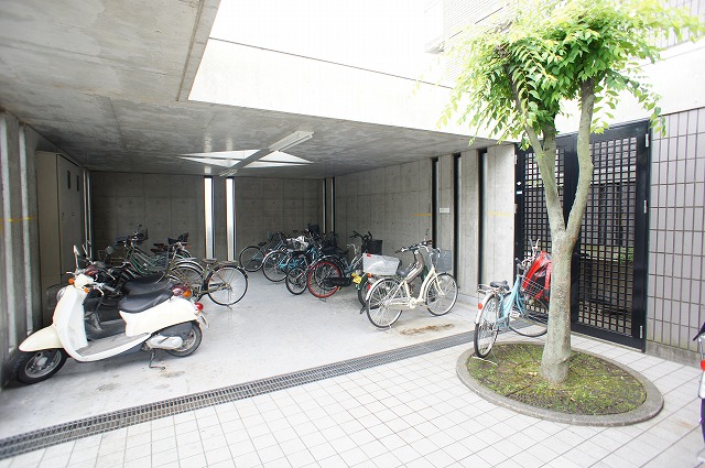 カーサIKUSHIMA 駐車場