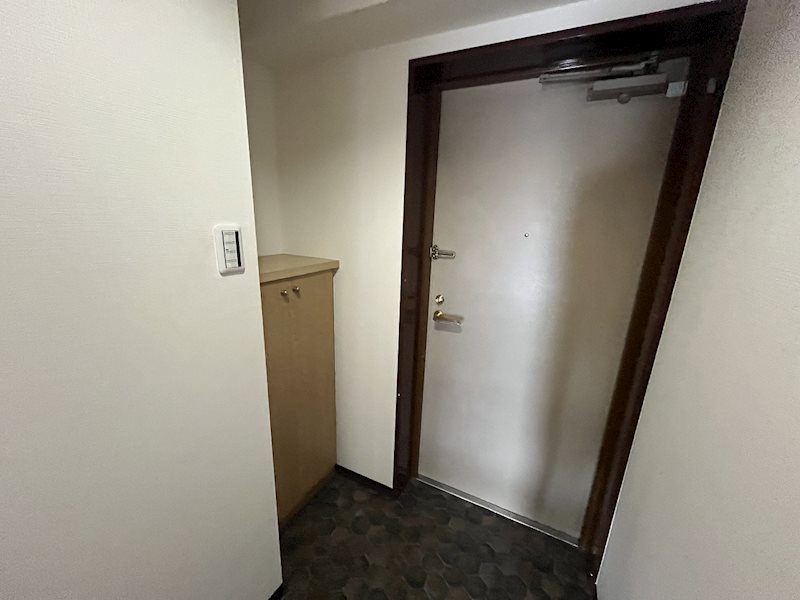 ロイヤル清涼 玄関