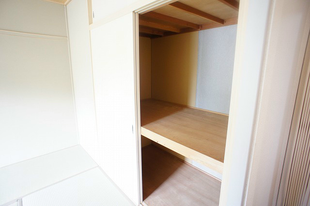 ウィンディアコリーヌ　Ａ棟  収納