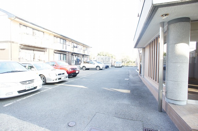 M・レヴェンテ 駐車場