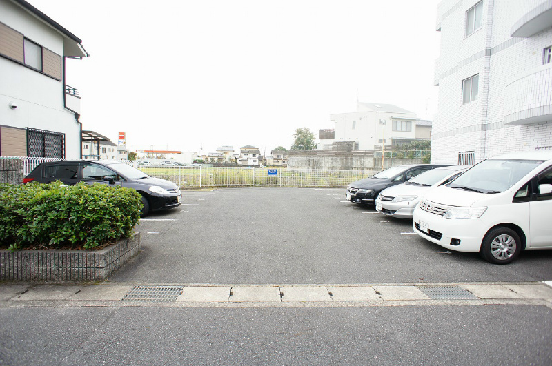アーバンサクセス 駐車場