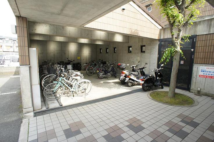 京都府京都市伏見区羽束師鴨川町75-1 駐車場