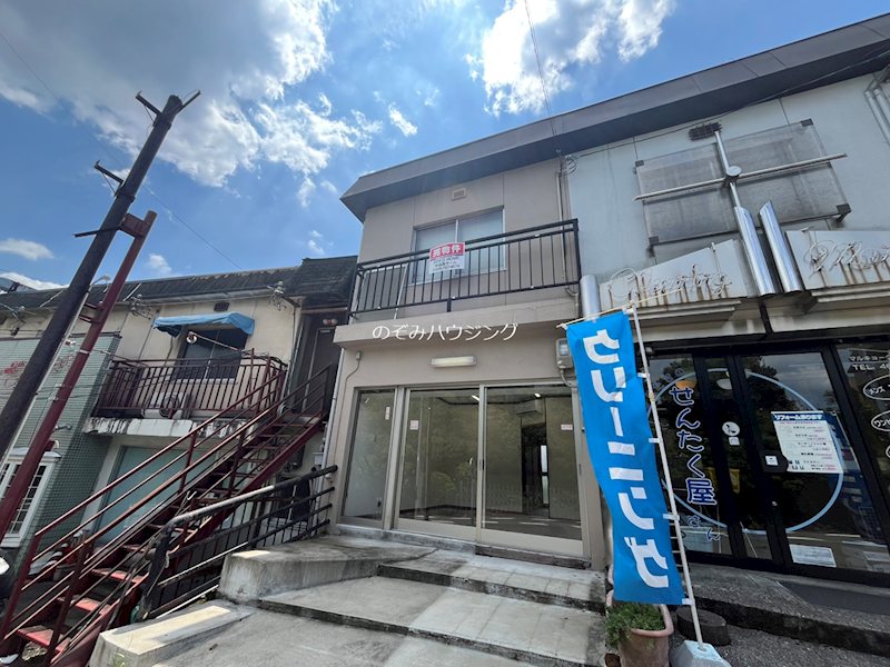鳴滝安井殿町10ｰ4店舗付き住宅 玄関