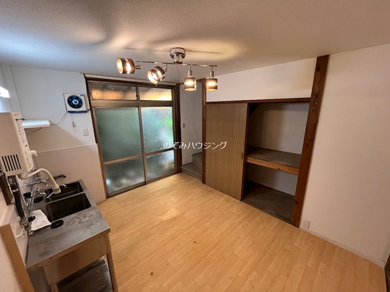 鳴滝安井殿町10ｰ4店舗付き住宅 リビング