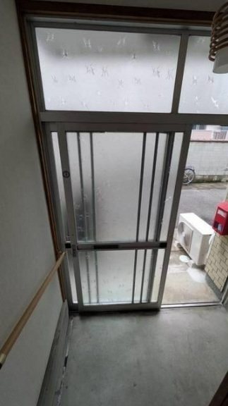 滝ノ町二丁目10-3貸家 玄関