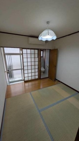 滝ノ町二丁目10-3貸家 リビング