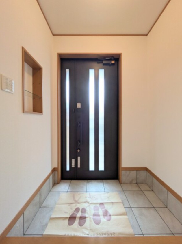 向日市鶏冠井町秡所戸建 玄関