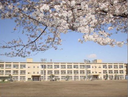 東京都日野市多摩平５丁目 中学校
