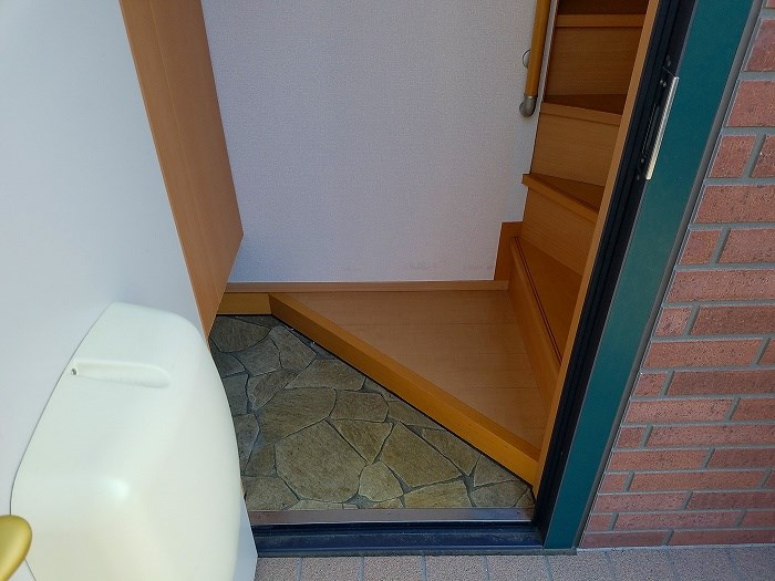 東京都日野市栄町２丁目 玄関
