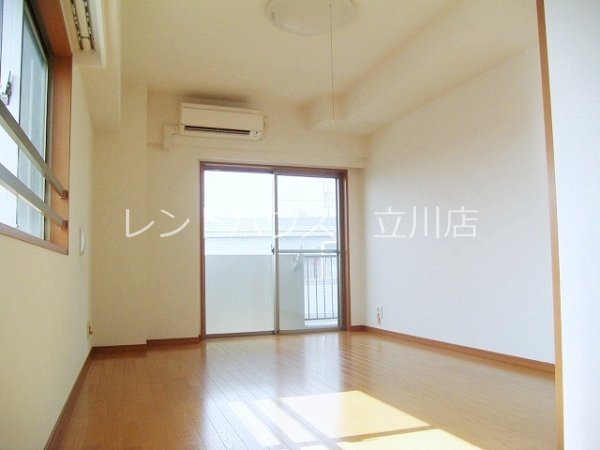 東京都立川市羽衣町２丁目 リビング