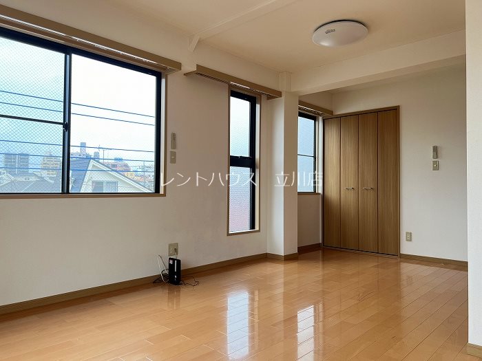 東京都立川市曙町３丁目 リビング