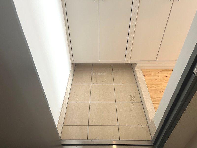 東京都立川市柴崎町３丁目 玄関