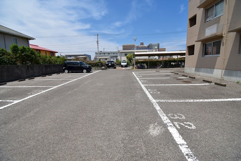 エクシード山城 駐車場