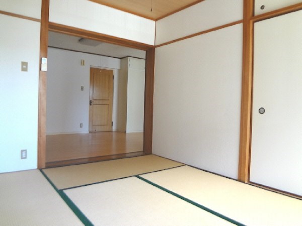 ローレルハイツ中村 収納