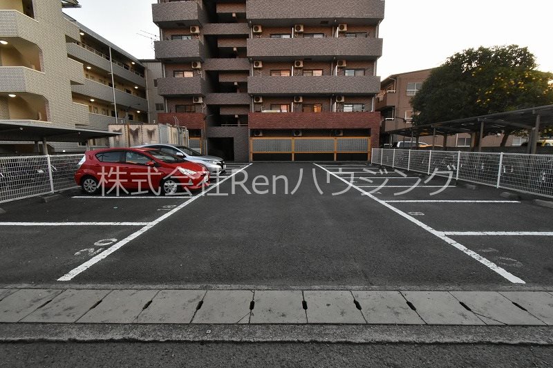 リバティーマンション 駐車場
