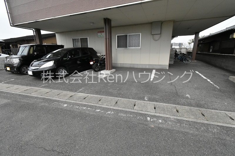 せせらぎハイツ 駐車場