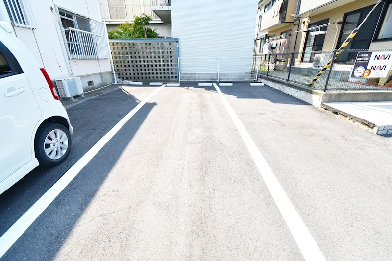 QUATRO 駐車場