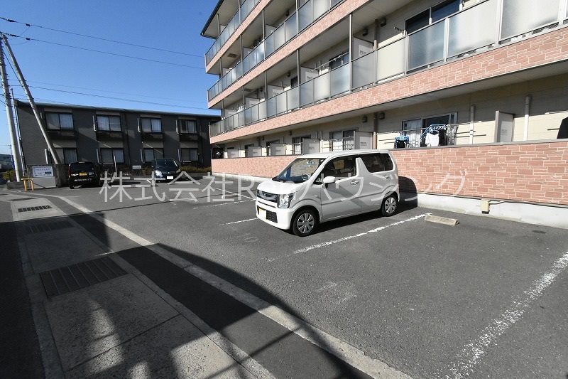 ウエストヒルズ 駐車場