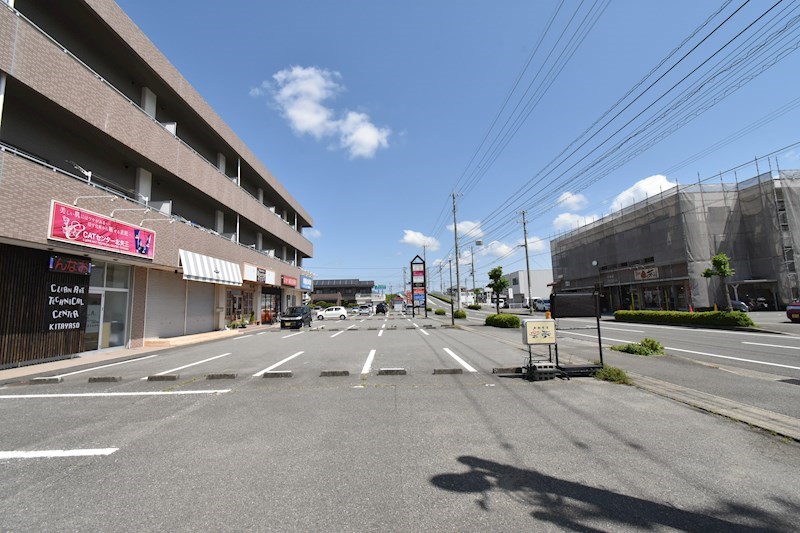 グランディール矢三Ｃ 駐車場