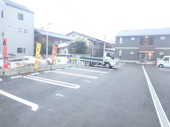 グリンセル新蔵 駐車場